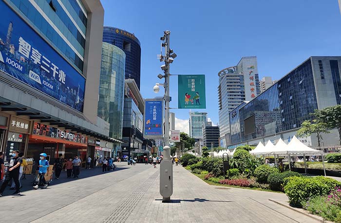 Why Traditional Assembly Methods Triumph Over Magnetic Modules for Outdoor LED Pole Screens