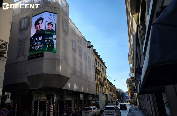 Corso-Matteotti-LED-screen