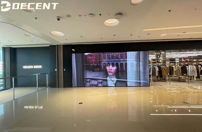 LED-screen-store-advertising