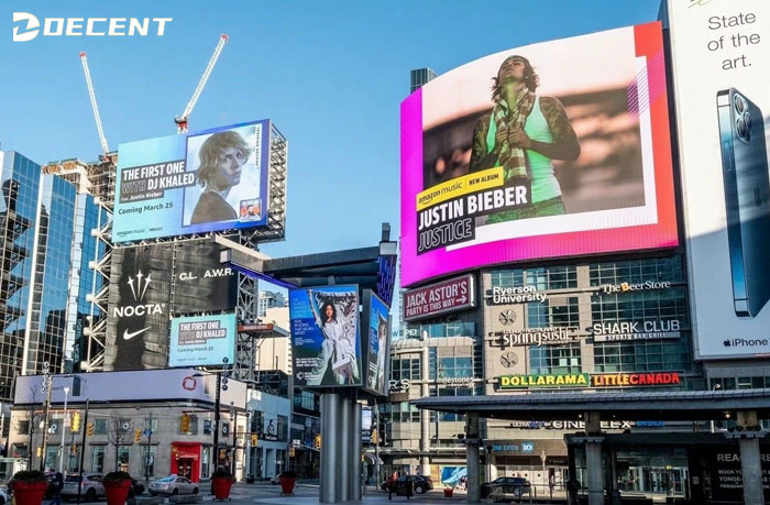 Outdoor-LED-Screen-at-Dundas-Square-Toronto